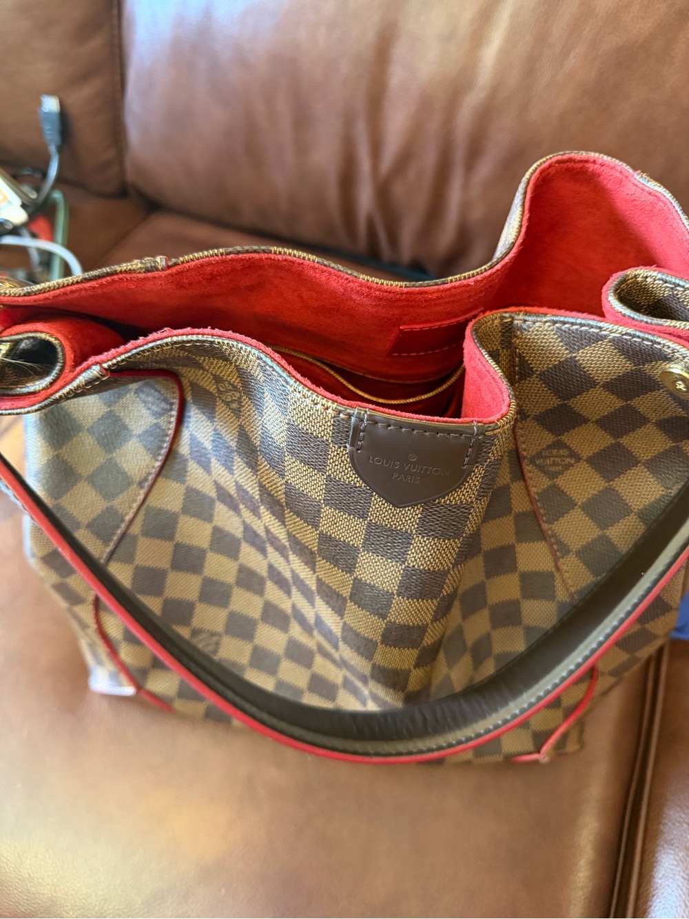 Louis Vuitton - Picture 4 of 5